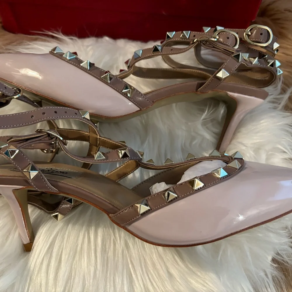 ROCK STUDDED TAUPE HEELS. - Picture 3 of 6